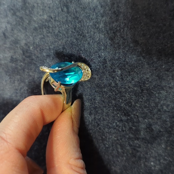 Elegant Steel and Blue Stone Jewelry Set - Picture 3 of 4